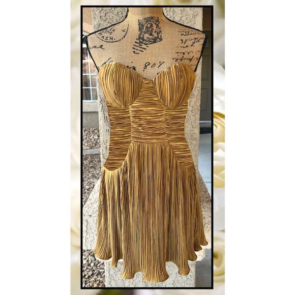 Lulus Gold Plisse Strapless Drop Waist Deeply Glamorous Mini Dress Size M NEW - Picture 2 of 8